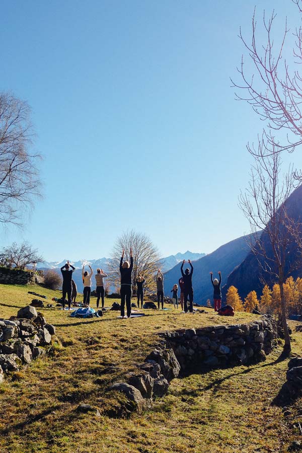 yoga-draussen-poschiavo-brusio Blick aus dem historischen Kloster in Poschiavo